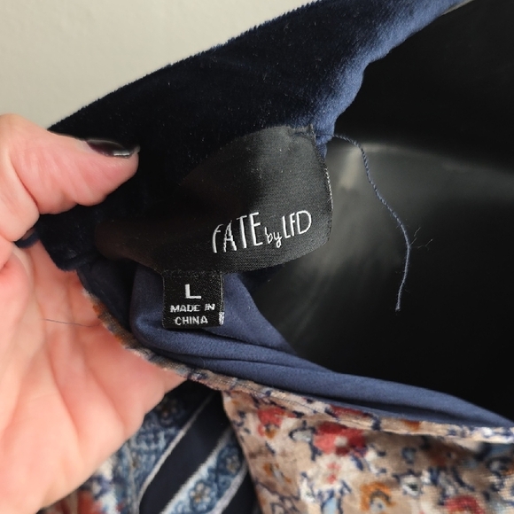 Boho Velvet Navy Floral Mini Dress with Belt Fate By LFD Sz LARGE - Picture 5 of 8